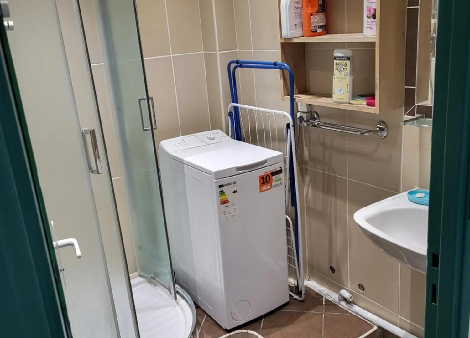 Δωμάτια σε οικογενειακή κατοικία Private Room-4 In Hannana Apartment- 2 Min Walk To Tram 12 Min To Nice Train Station 15 Min To Massena Place